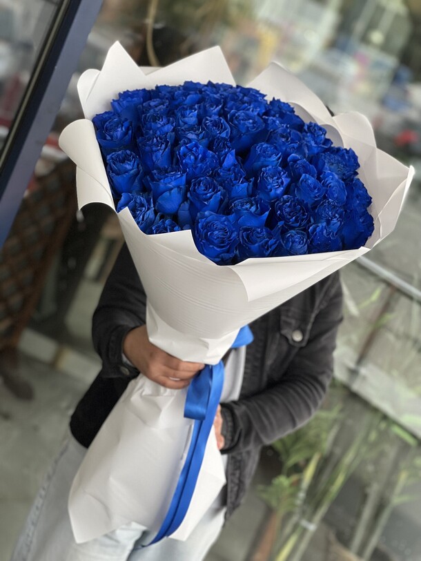 Букет из синих роз 51, артикул F1144984 - 41450 рублей, доставка по городу. Flawery - доставка цветов