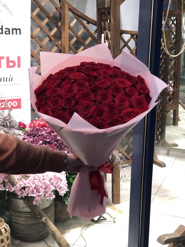 Букет 51 роза 🌹, артикул F1150816 - 23110 рублей, доставка по городу. Flawery - доставка цветов