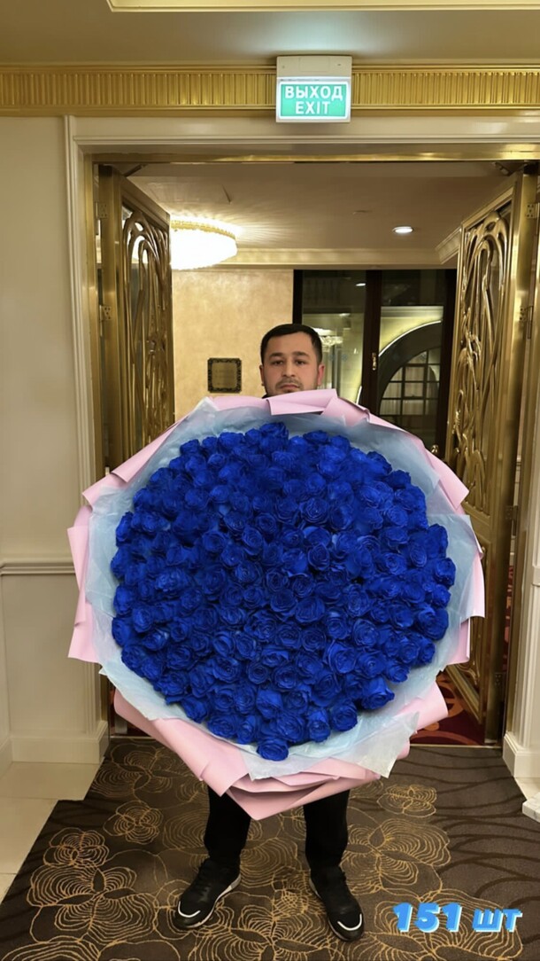 Букет из синих роз 151, артикул F1153257 - 185142 рублей, доставка по городу. Flawery - доставка цветов