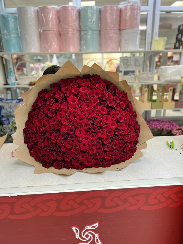 201 роза, артикул F1163633 - 106347 рублей, доставка по городу. Flawery - доставка цветов