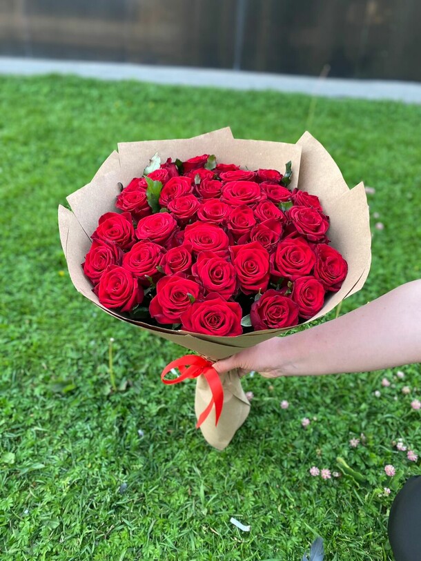 Букет из 35 роз, артикул F1198899 - 15100 рублей, доставка по городу. Flawery - доставка цветов