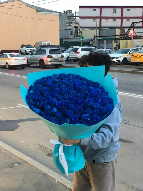 Букет синих роз 101 шт, артикул F1204610 - 85900 рублей, доставка по городу. Flawery - доставка цветов