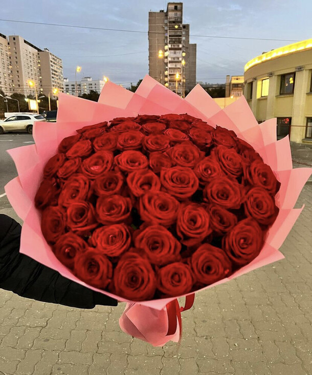 51 роза, артикул F1204625 - 18450 рублей, доставка по городу. Flawery - доставка цветов