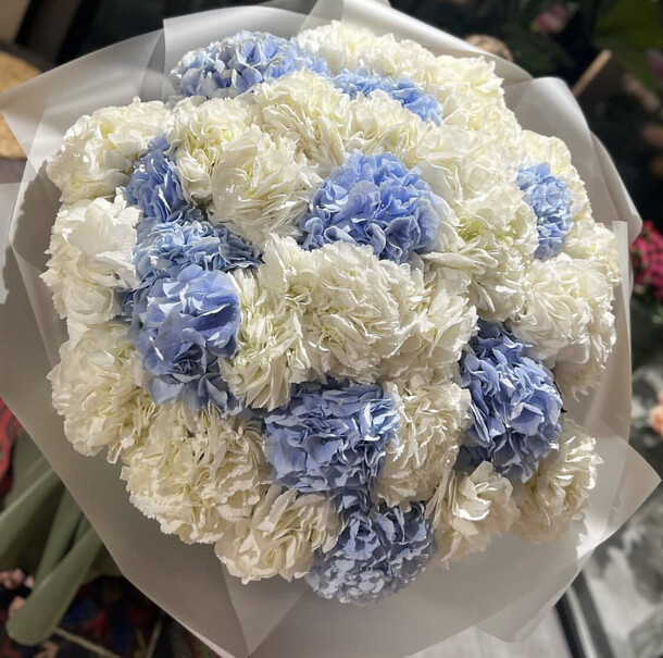 Букет из 35 гортензий микс, артикул F1217707 - 33100 рублей, доставка по городу. Flawery - доставка цветов