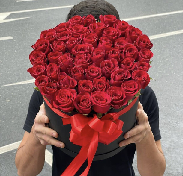 Розы в шляпной коробке, артикул F1219647 - 18442 рублей, доставка по городу. Flawery - доставка цветов