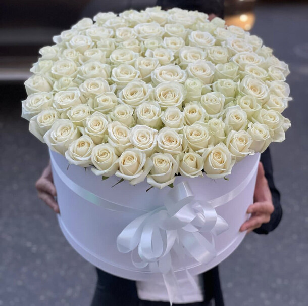 101 роза в шляпной коробке, артикул F1219669 - 37255 рублей, доставка по городу. Flawery - доставка цветов