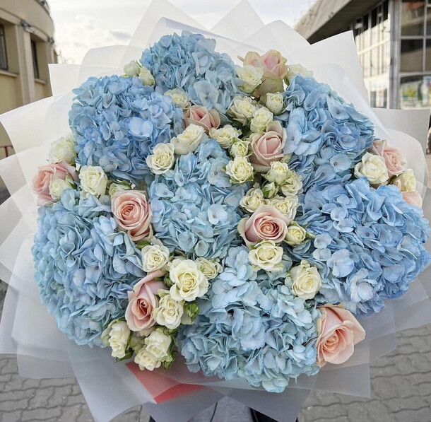 Сборный букет 😍, артикул F1220367 - 30790 рублей, доставка по городу. Flawery - доставка цветов