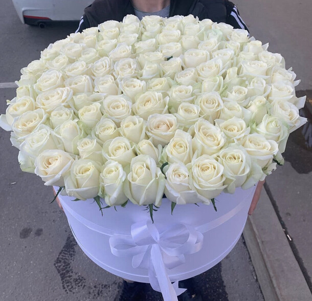 101 роза в шляпной коробке, артикул F1223656 - 41857 рублей, доставка по городу. Flawery - доставка цветов