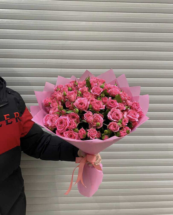 Букет кустовых роз 29 шт, артикул F1224583 - 17955 рублей, доставка по городу. Flawery - доставка цветов