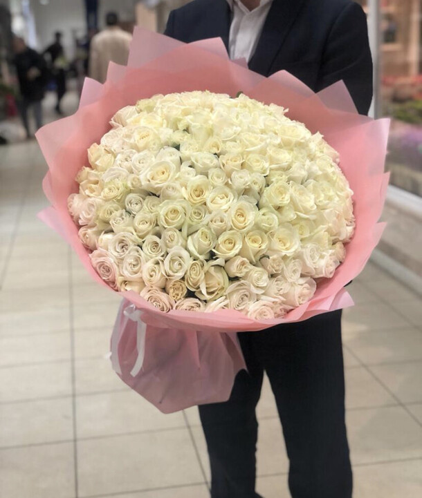 Букет 101 белая роза, артикул F1224586 - 33927 рублей, доставка по городу. Flawery - доставка цветов