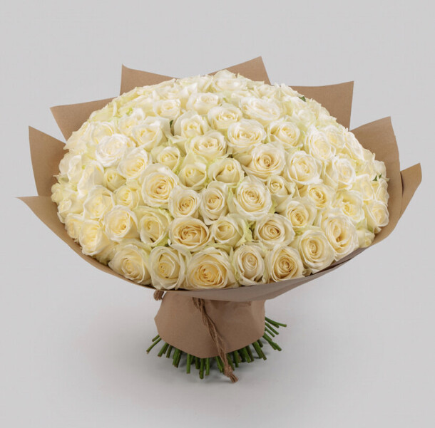 Букет 101 роза белая, артикул F1225136 - 32077 рублей, доставка по городу. Flawery - доставка цветов