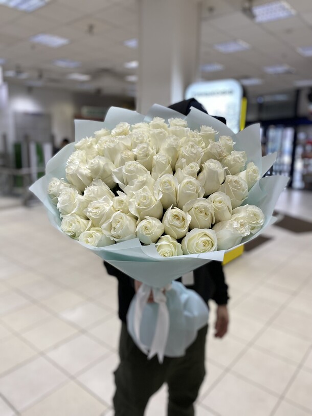 Эквадорские розы 51, артикул F1260920 - 51536 рублей, доставка по городу. Flawery - доставка цветов