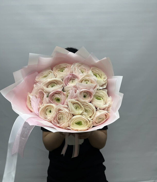 Ранункулюсы 25, артикул F1260986 - 26990 рублей, доставка по городу. Flawery - доставка цветов