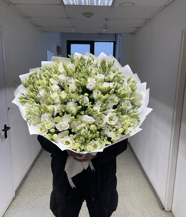 Букет из 51 белых эустом, артикул F1260994 - 33262 рублей, доставка по городу. Flawery - доставка цветов