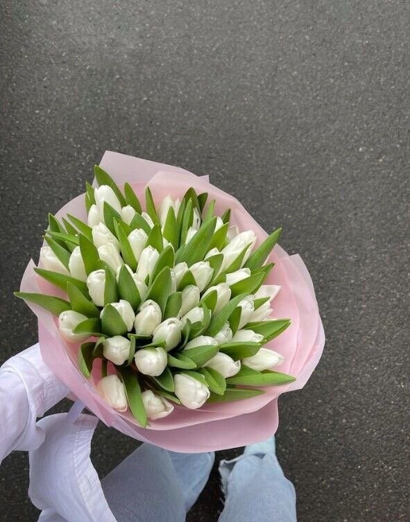 Тюльпаны белые 51, артикул F1261012 - 30746 рублей, доставка по городу. Flawery - доставка цветов