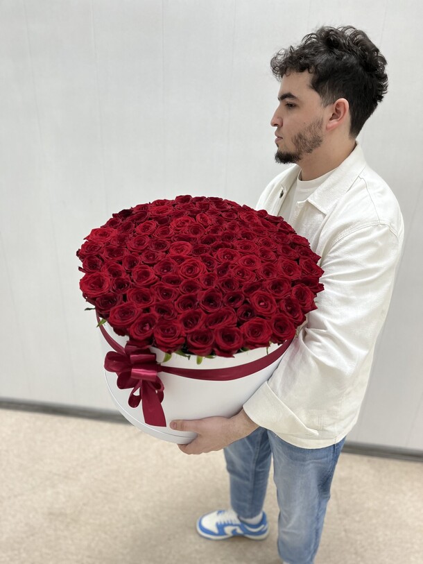 101 роза в коробке 😍, артикул F1292961 - 43100 рублей, доставка по городу. Flawery - доставка цветов