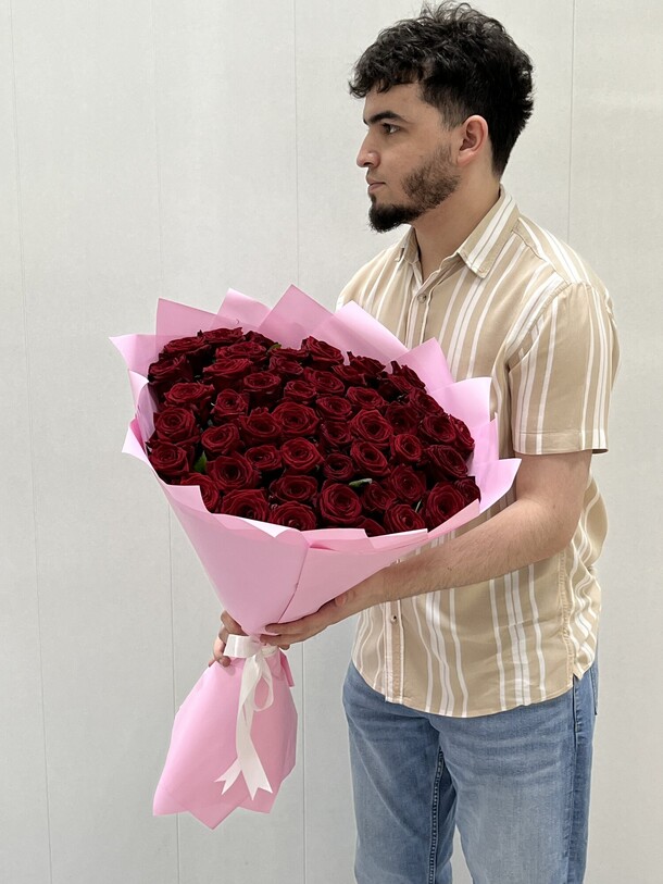 51 роза 🌹, артикул F1304741 - 22390 рублей, доставка по городу. Flawery - доставка цветов