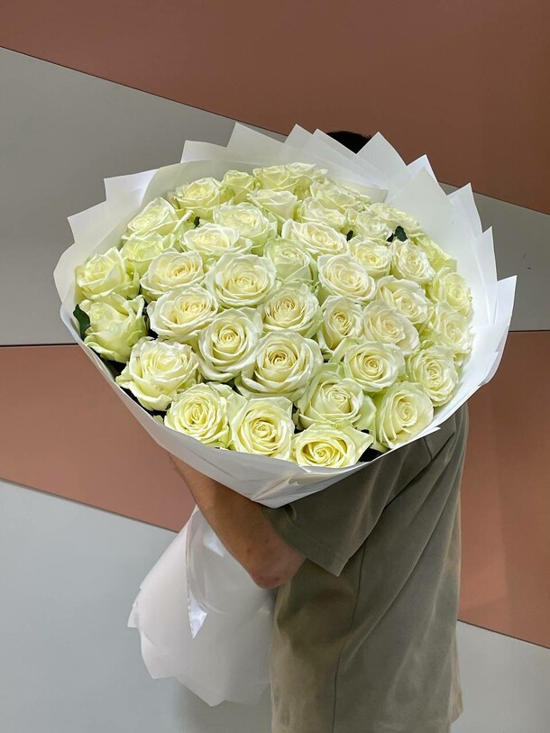 51 роза 70 см 🤍, артикул F1304744 - 20497 рублей, доставка по городу. Flawery - доставка цветов