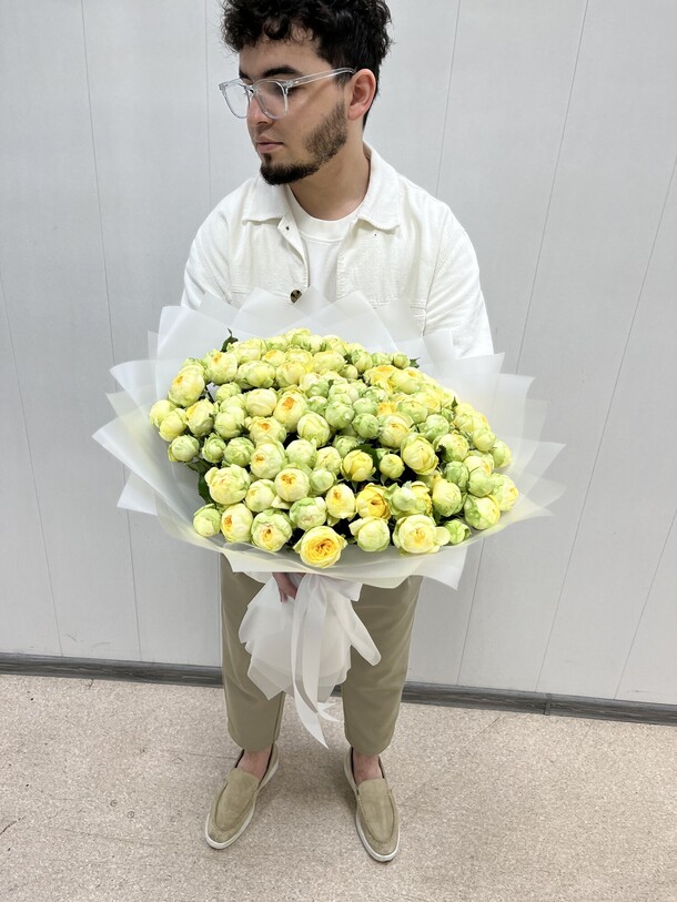 Букет из пионовидных роз пиони баблс 💛, артикул F1307688 - 39797 рублей, доставка по городу. Flawery - доставка цветов