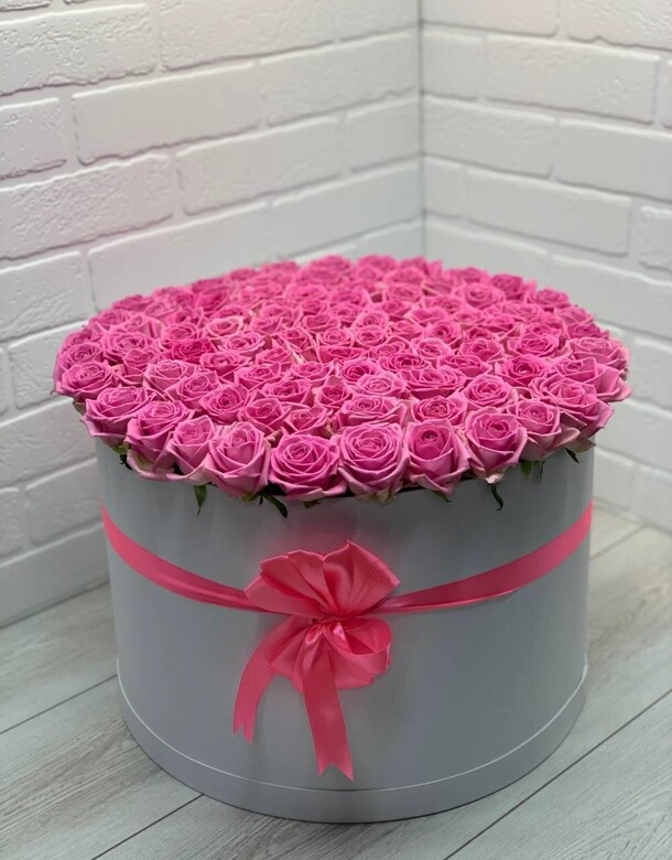 101 роза в коробке 🩷, артикул F1308654 - 52042 рублей, доставка по городу. Flawery - доставка цветов