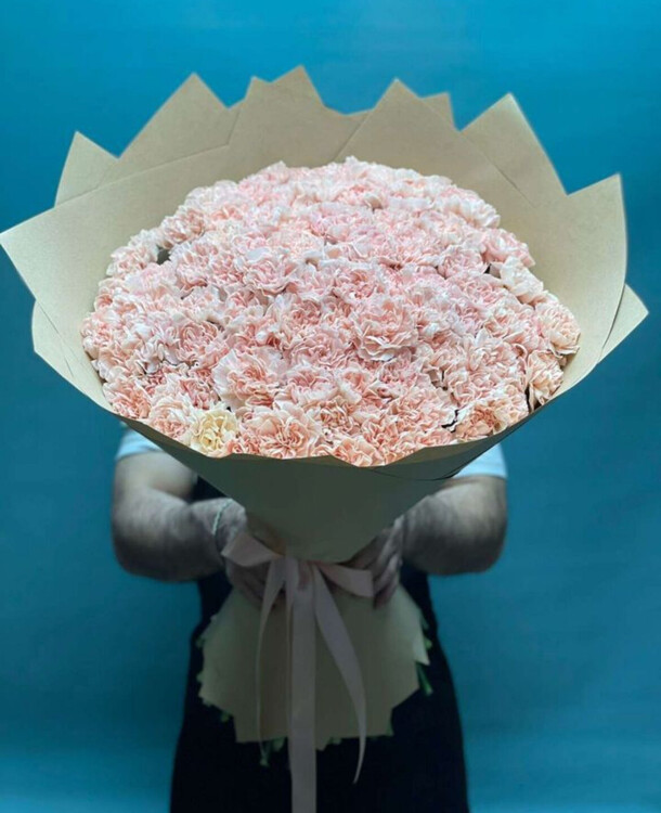 Букет из 101 гвоздики 😍, артикул F1308655 - 34100 рублей, доставка по городу. Flawery - доставка цветов