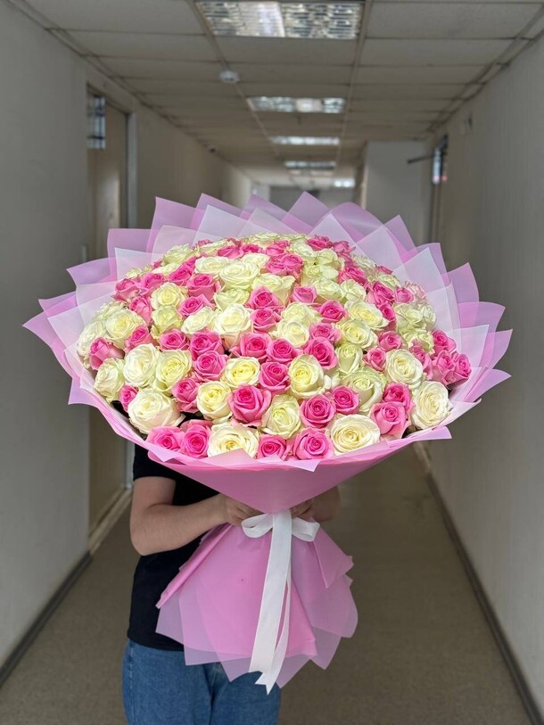 101 роза микс нежный букет 😍, артикул F1308660 - 58697 рублей, доставка по городу. Flawery - доставка цветов