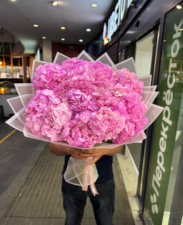 Букет из 15 гортензии 💓, артикул F1323108 - 18235 рублей, доставка по городу. Flawery - доставка цветов