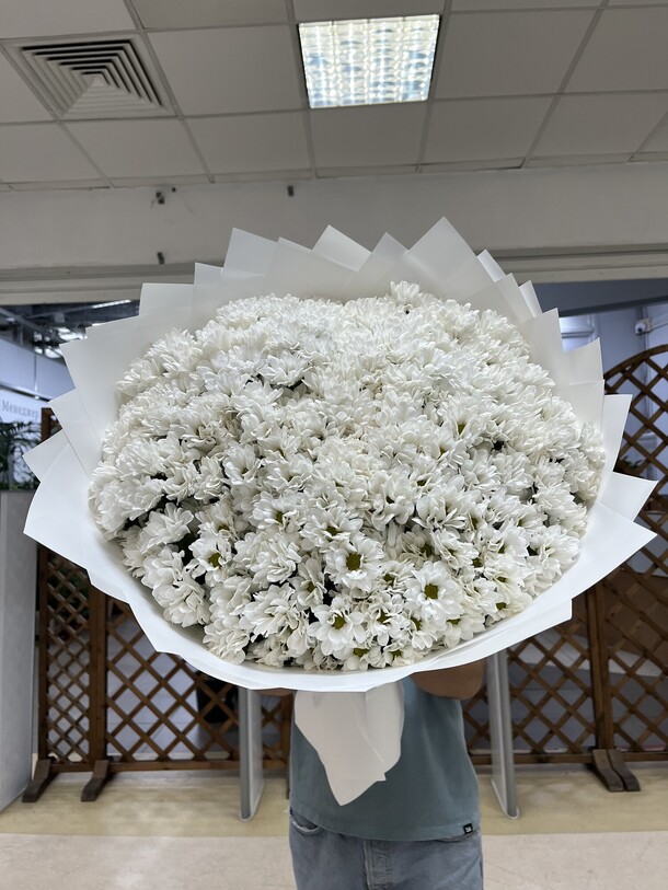 Букет из 35 кустовых хризантем 😍, артикул F1323115 - 28990 рублей, доставка по городу. Flawery - доставка цветов