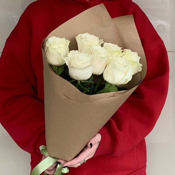 Классические белые розы, артикул F1265174 - 3500 рублей, доставка по городу. Flawery - доставка цветов