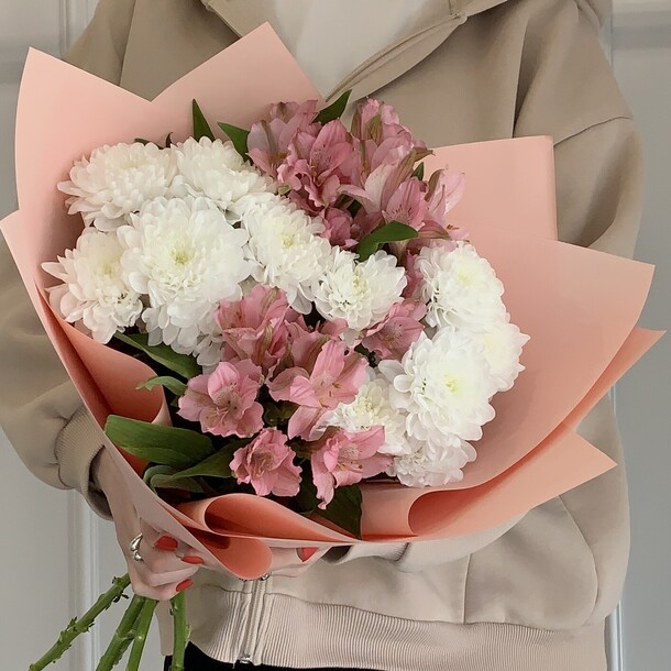 Букет «розовые мечты» / хризантема альстромерия, артикул F1269003 - 2750 рублей, доставка по городу. Flawery - доставка цветов