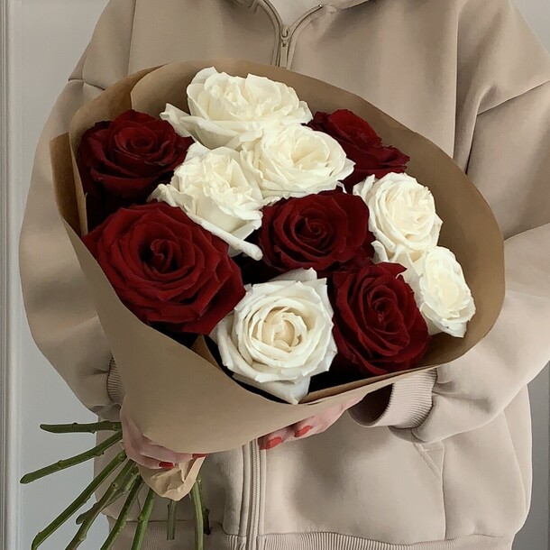 Букет «притяжение» / розы, артикул F1270081 - 5500 рублей, доставка по городу. Flawery - доставка цветов