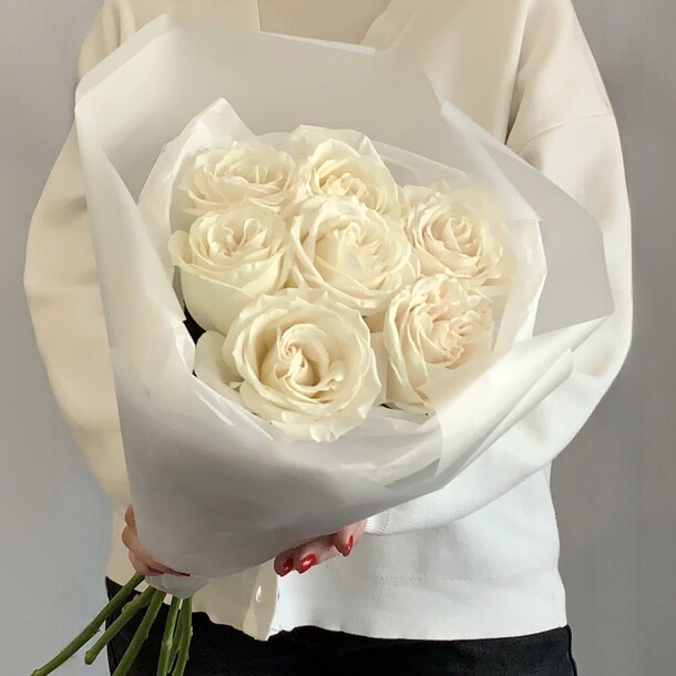 Белые розы 🥰, артикул F1364980 - 3290 рублей, доставка по городу. Flawery - доставка цветов