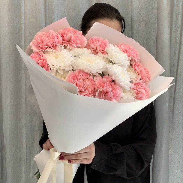 Дуо букет / хризантема диантусы, артикул F1365008 - 3500 рублей, доставка по городу. Flawery - доставка цветов