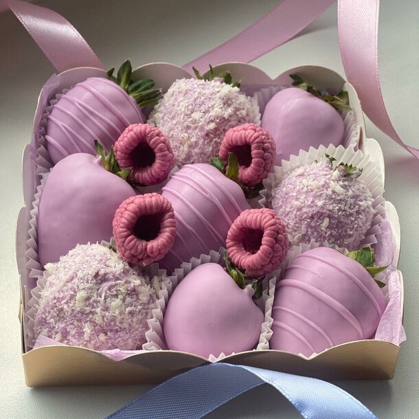 Клубника в шоколаде 💜💜, артикул F1287035 - 1442 рублей, доставка по городу. Flawery - доставка цветов