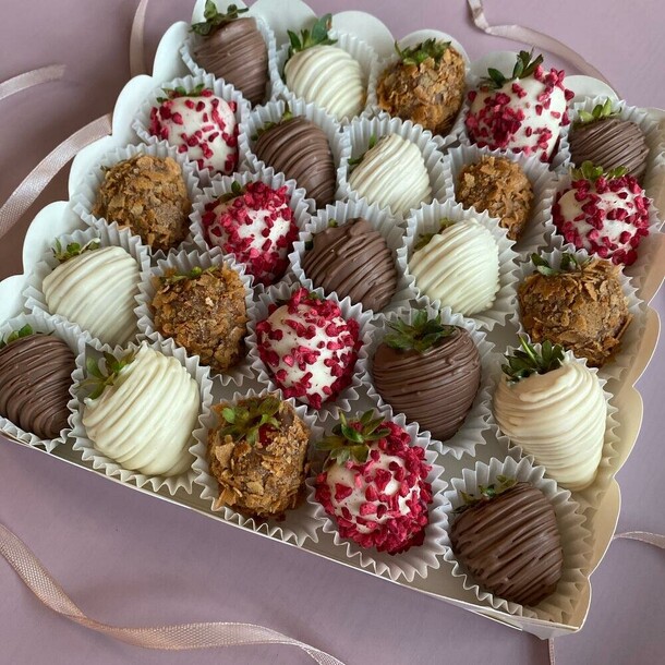 Клубника в шоколаде 20-25 шт, артикул F1287062 - 2789 рублей, доставка по городу. Flawery - доставка цветов