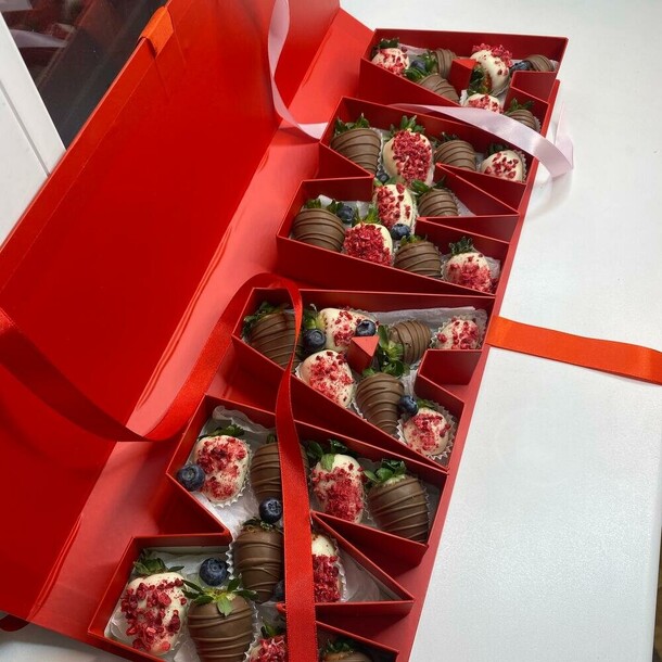 Клубника в шоколаде, «для мамы», артикул F1287073 - 9570 рублей, доставка по городу. Flawery - доставка цветов