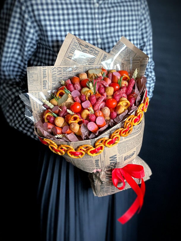 Съедобный колбасный букет, артикул F1343967 - 4300 рублей, доставка по городу. Flawery - доставка цветов