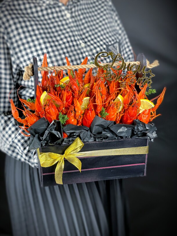 Букет из раков в ящике, артикул F1352549 - 8500 рублей, доставка по городу. Flawery - доставка цветов