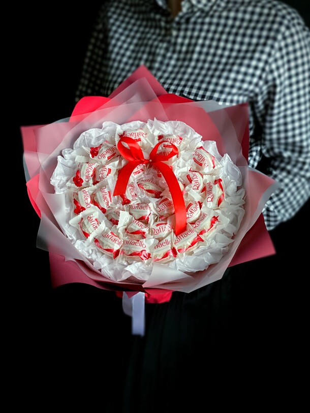 Конфетный букет, артикул F1355006 - 4200 рублей, доставка по городу. Flawery - доставка цветов