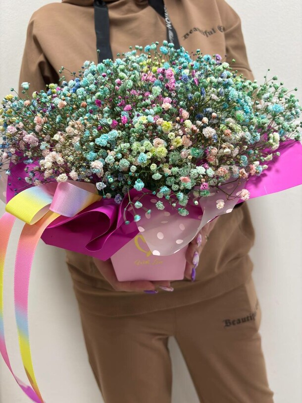 Радужная гипсофила в коробке, артикул F1382776 - 3850 рублей, доставка по городу. Flawery - доставка цветов