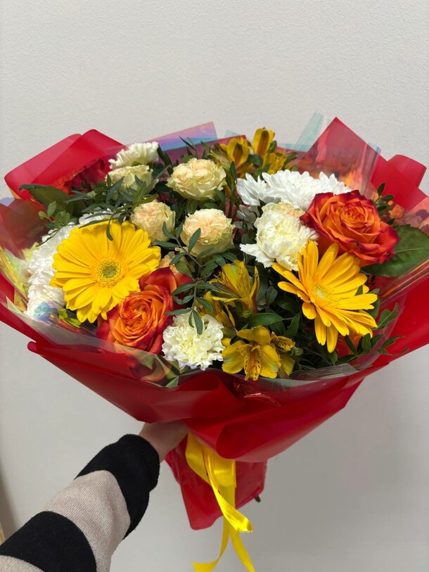Желто - оранжевый букет, артикул F1382794 - 6050 рублей, доставка по городу. Flawery - доставка цветов