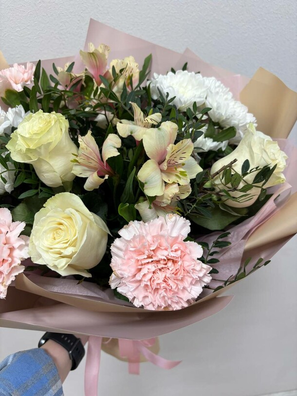 Бело - розовый букет, артикул F1382817 - 4070 рублей, доставка по городу. Flawery - доставка цветов