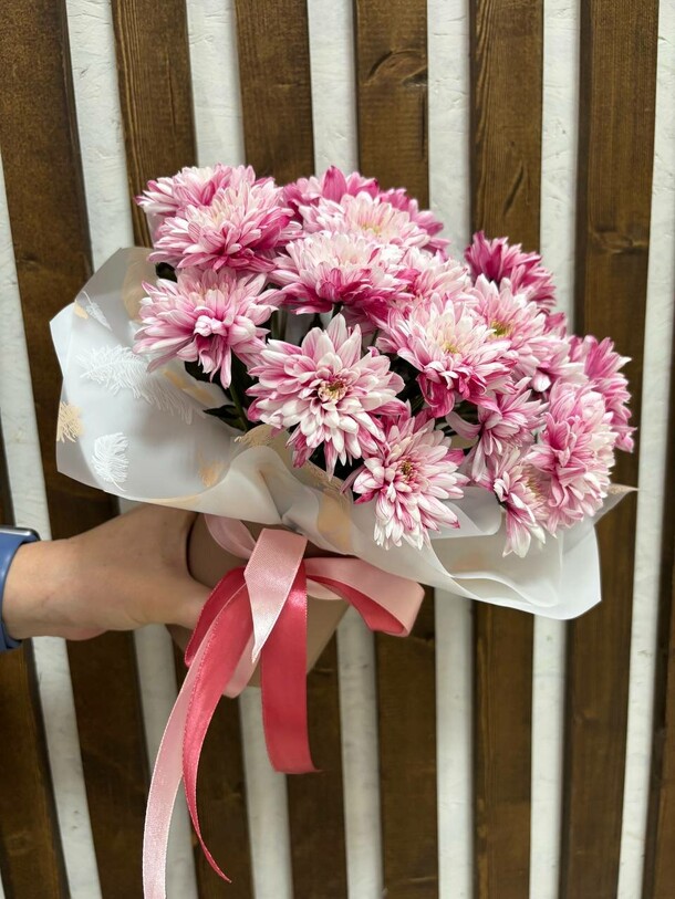 Композиция с малиной хризантемой, артикул F1474659 - 2420 рублей, доставка по городу. Flawery - доставка цветов