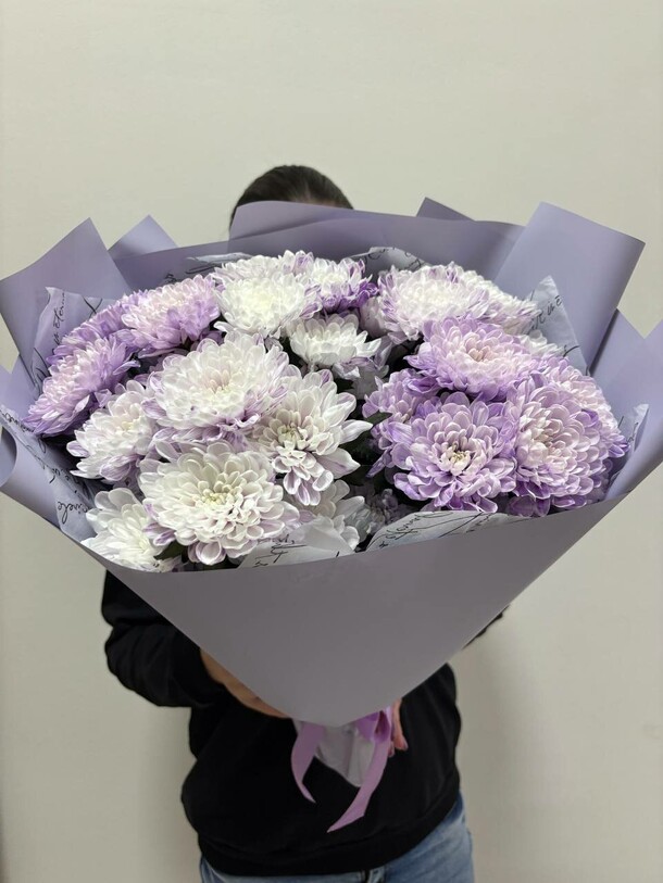 Букет с синими хризантемами, артикул F1475077 - 2750 рублей, доставка по городу. Flawery - доставка цветов