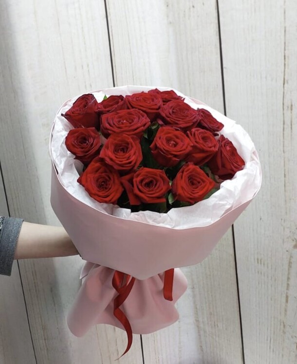 Букет из 15 роз любовная магия, артикул F44618 - 3650 рублей, доставка по городу. Flawery - доставка цветов