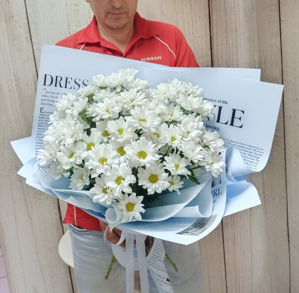 Букет из кустовой хризантемы стиль, артикул F88972 - 2800 рублей, доставка по городу. Flawery - доставка цветов