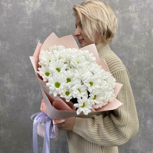 Букет из хризантемы ромашкой, артикул F1166486 - 4100 рублей, доставка по городу. Flawery - доставка цветов