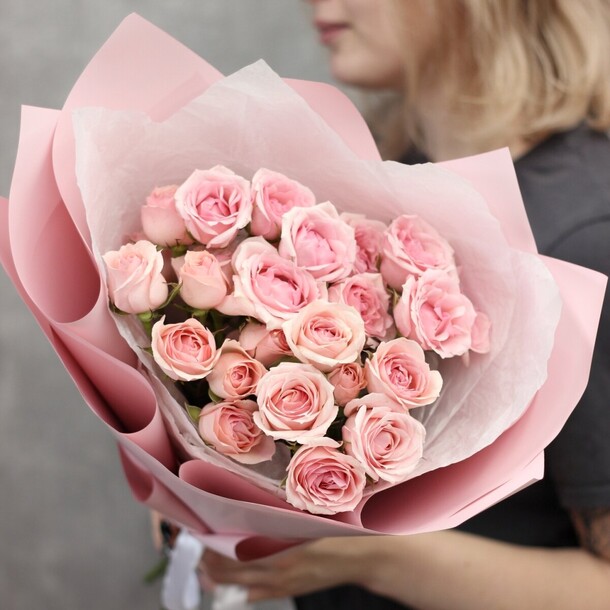 Букет из кустовой розы, артикул F1309047 - 6353 рублей, доставка по городу. Flawery - доставка цветов