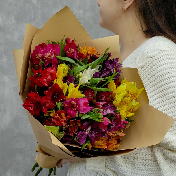 Яркий букет из альстромерий nandl, артикул F1309356 - 6340 рублей, доставка по городу. Flawery - доставка цветов