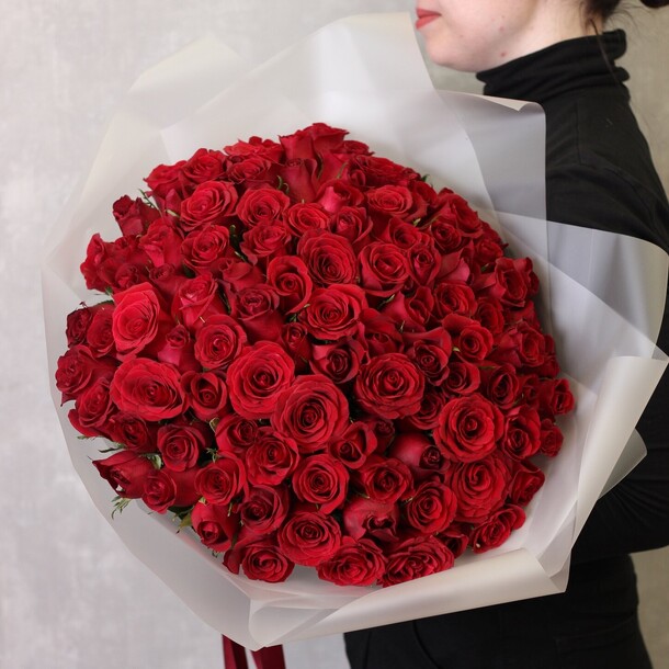 101 красная роза в букете, артикул F1443932 - 28900 рублей, доставка по городу. Flawery - доставка цветов